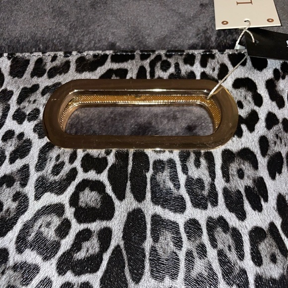 Gray leopard - Picture 3 of 10